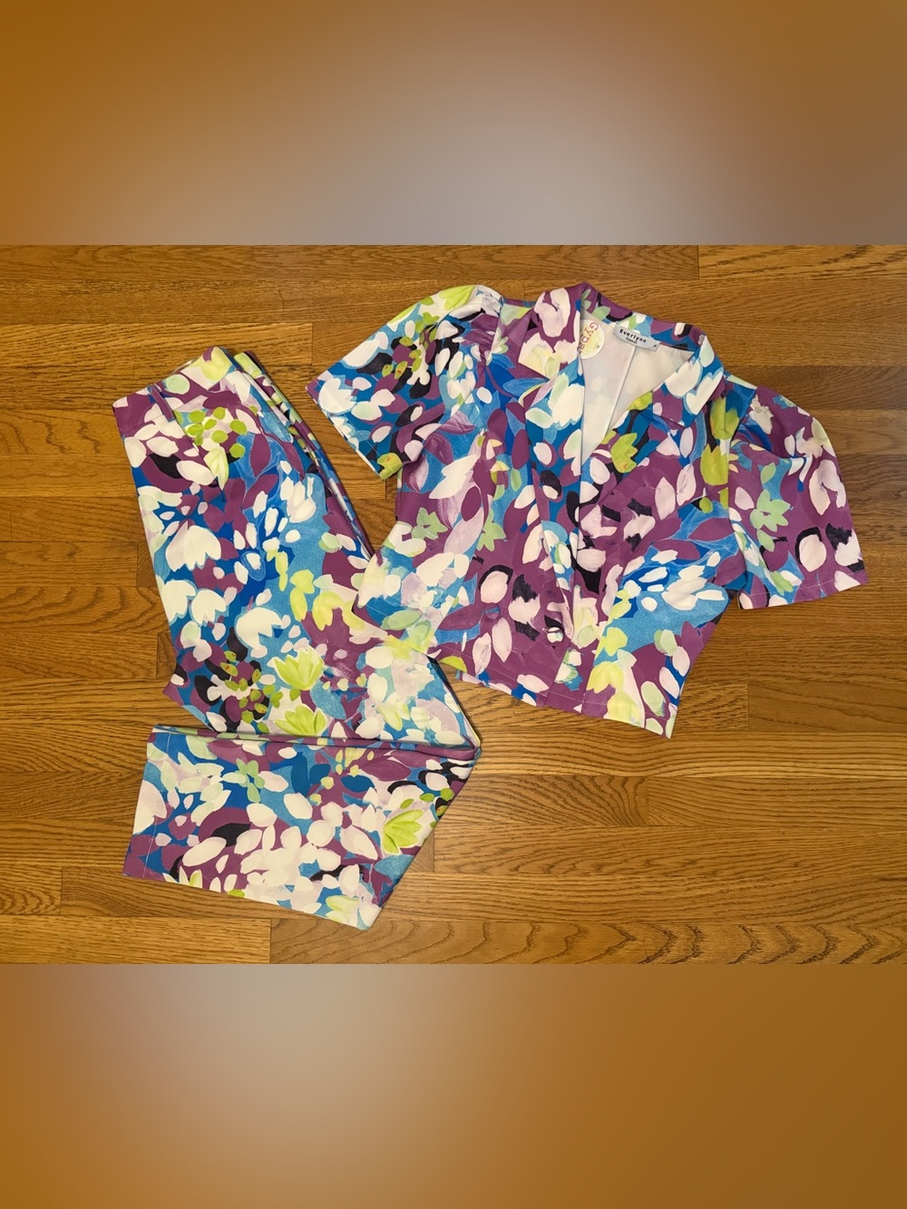 NWT Purple Floral Two-Piece Pantsuit with Blue & Green Accents size M - Picture 8 of 16